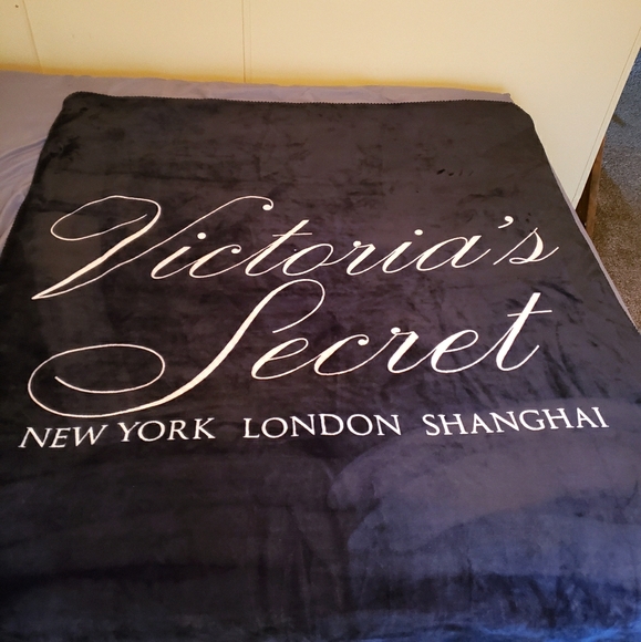 Victoria's Secret Other - Victoria Secret blanket